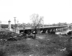 NE towards 11th St Bridge in 1917, shortly after it opened